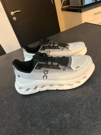 On Running Cloud bike d'occasion — image 2 sur 4