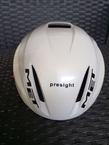 Used MET Helmet 2025 bike — image 2 of 5