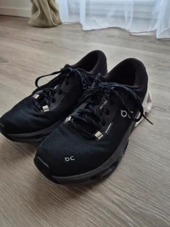Käytetty On Running Shoes bike