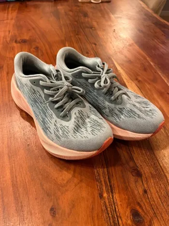 Asics Novablast 3 bike d'occasion — image 2 sur 5
