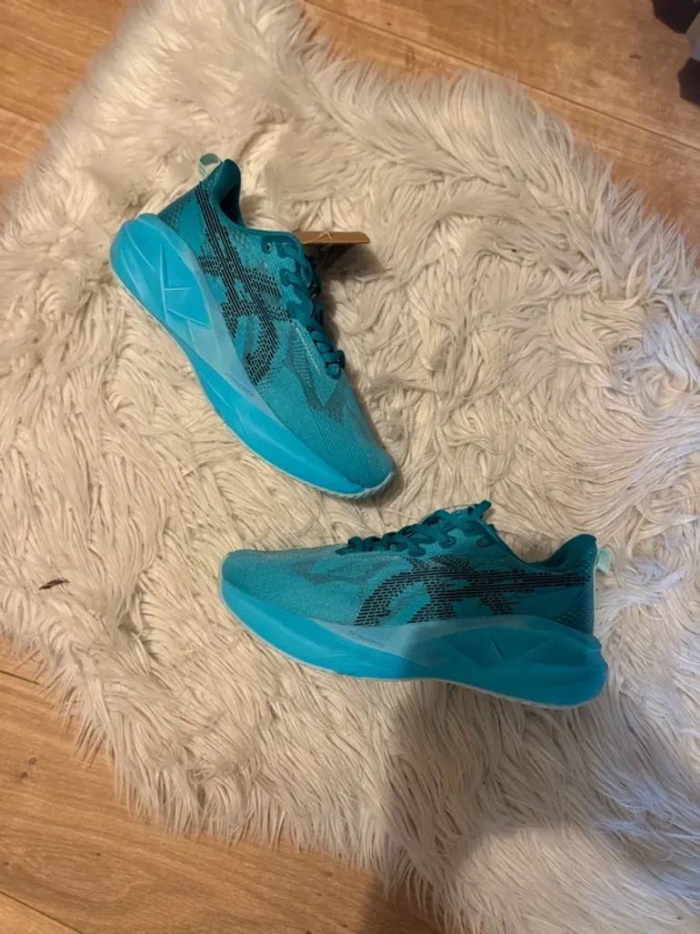 Used Asics Novablast 5 bike — image 1 of 5