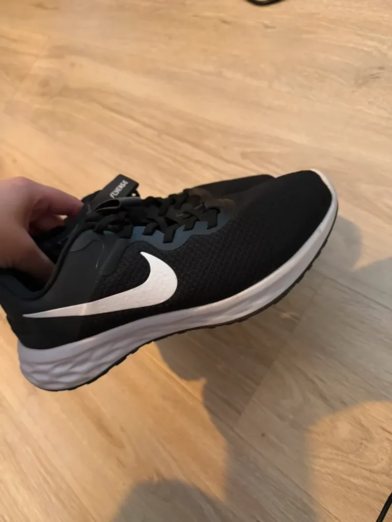 Gebrauchtes Nike Revolution 6 FlyEase bike — Bild 1 von 4