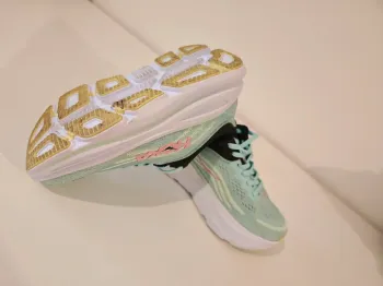 Hoka donna 37⅓ bike usato — immagine 7 di 10