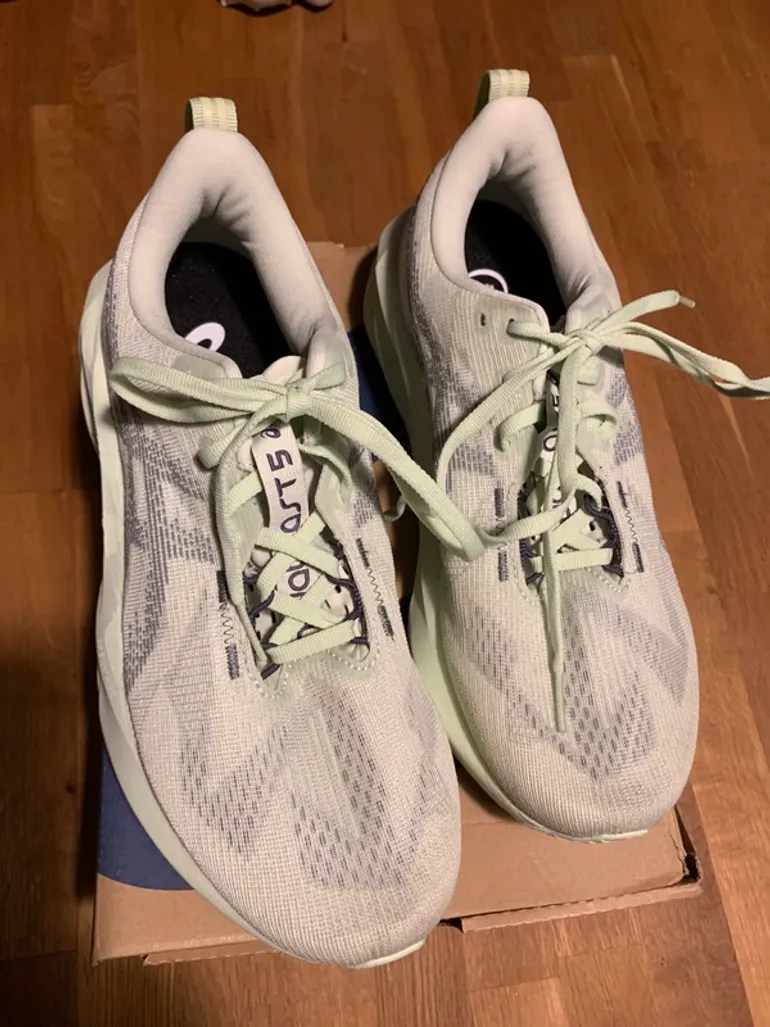 Asics Novablast 5 bike de segunda mano — imagen 2 de 3