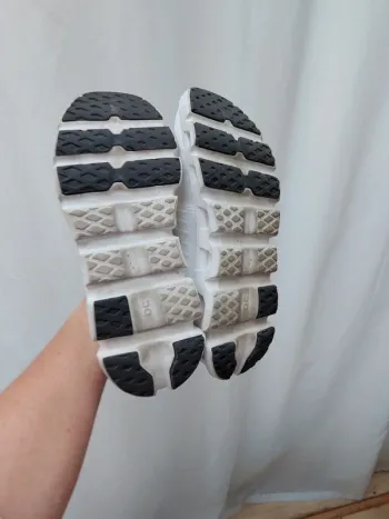 Used White ON running shoes 37.5 bike — image 2 of 5