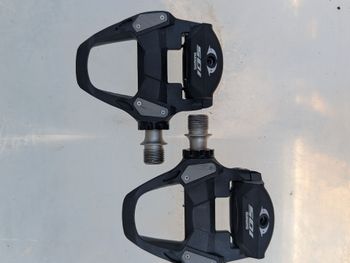 Used Shimano 105 R7000 Carbon Pedals bike