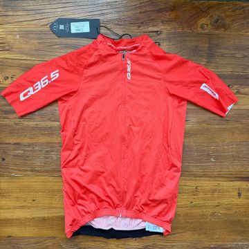 Używany Q36.5 Gregarious Pro Signature Jersey Women Tangerine Red M// NEW!! 50% OFF!! 2025 Cycling Clothing
