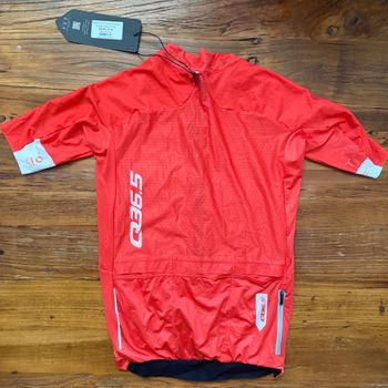 Použité Q36.5 Gregarious Pro Signature Jersey Women Tangerine Red M// NEW!! 50% OFF!! 2025 bike — obrázek 2 z 2