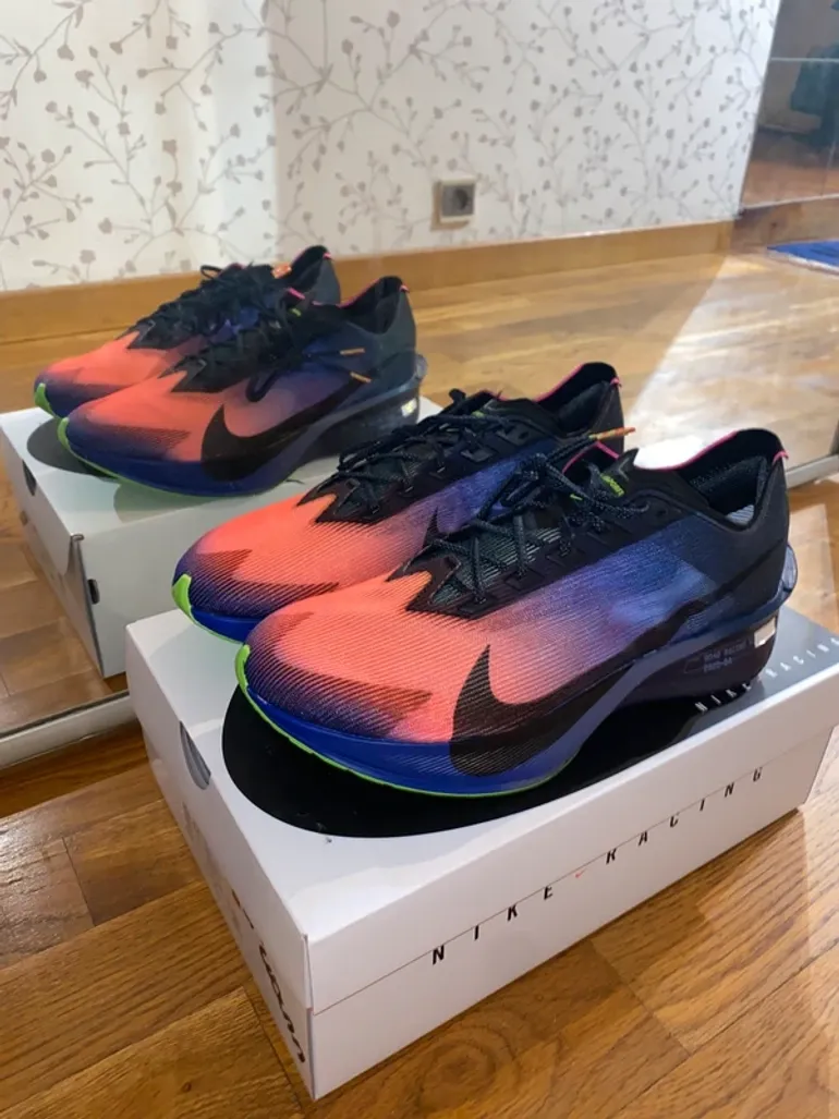 Nike ZoomX Vaporfly 4 bike d'occasion — image 1 sur 8