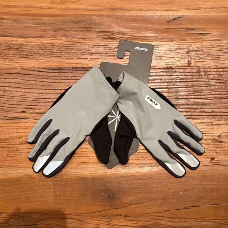 Used Q36.5 Hybrid Gloves Ice L// NEW!! 50% OFF!! 2025 bike — image 2 of 2