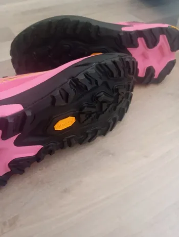 Used Hoka Mafate 5 bike — image 8 of 9