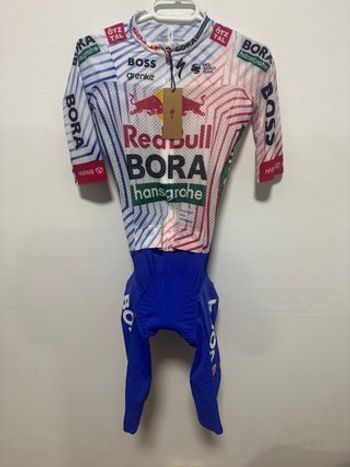 Použité Red Bull roadsuit Bora Edition Tour France bike