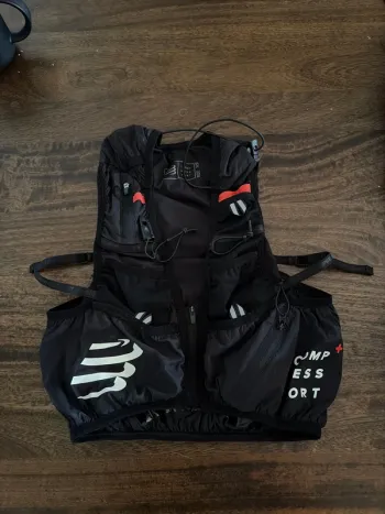 Käytetty Compressport ultrun s pack evo 15 bike