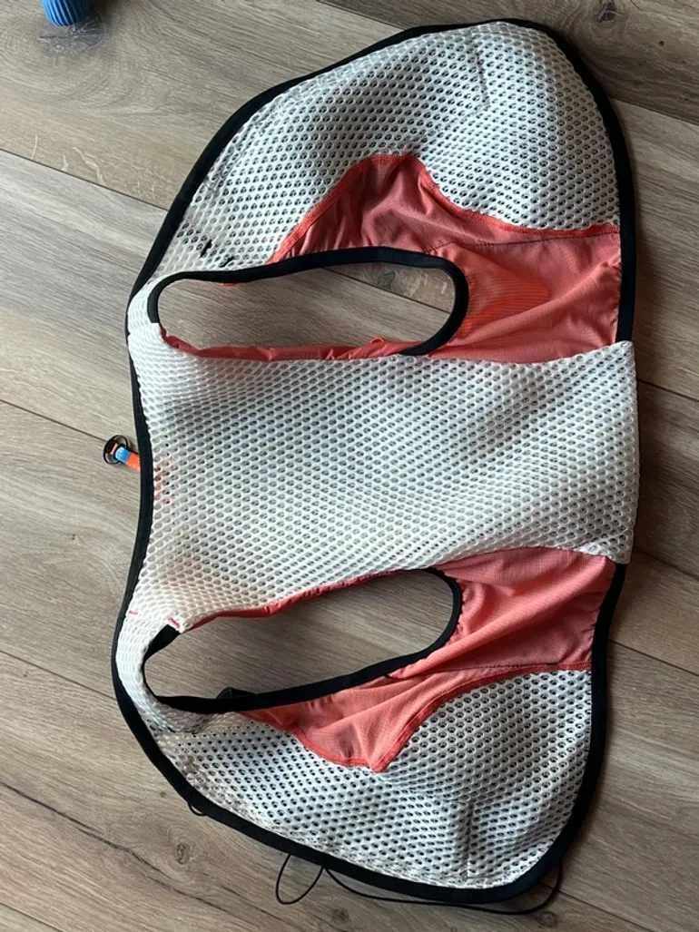 Tweedehands Salomon Active Skin 4L bike — afbeelding 3 van 6