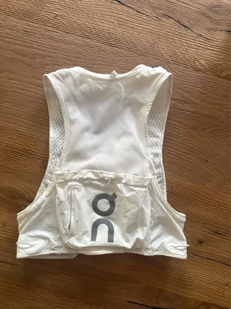 On Running Ultra Vest 5L bike d'occasion — image 2 sur 4