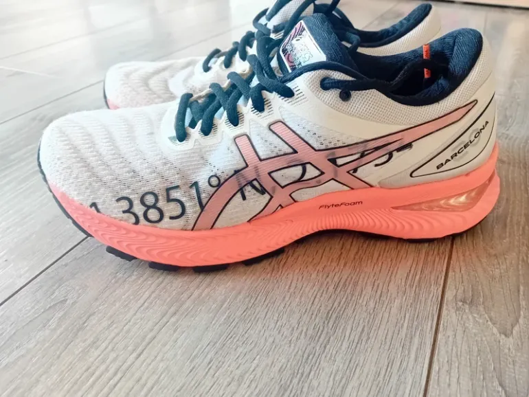 Gebrauchtes Asics Nimbus 20 Barcelona bike — Bild 1 von 5