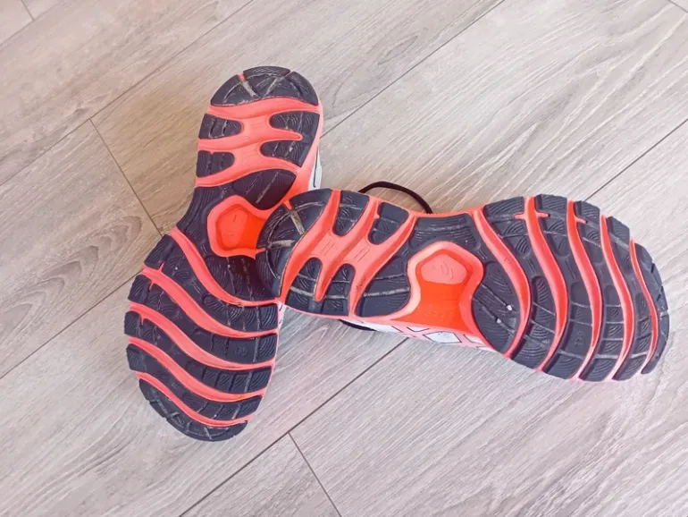 Gebrauchtes Asics Nimbus 20 Barcelona bike — Bild 5 von 5