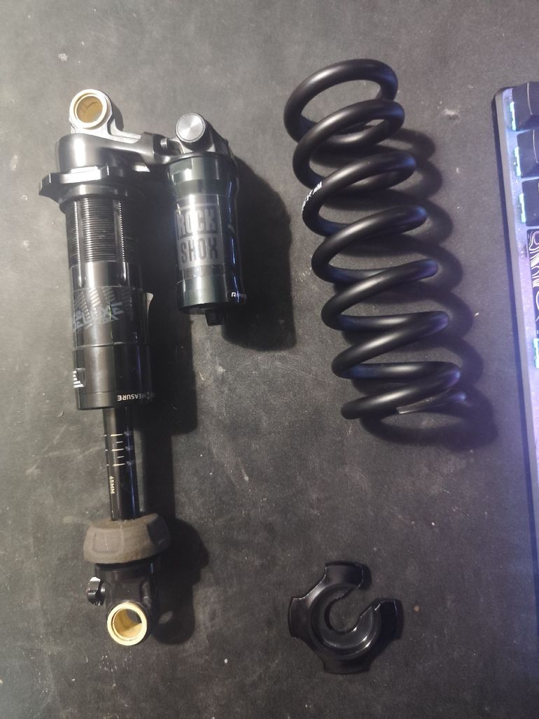 Použité RockShox Super Deluxe Coil bike — obrázek 3 z 7