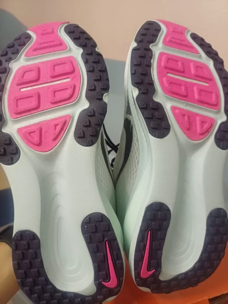 Nike Vomero 18 bike d'occasion — image 3 sur 4