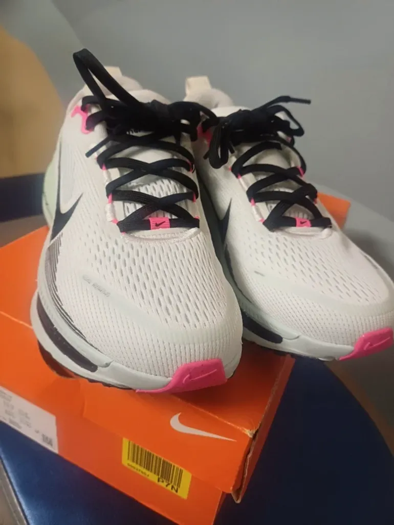 Nike Vomero 18 bike d'occasion — image 2 sur 4