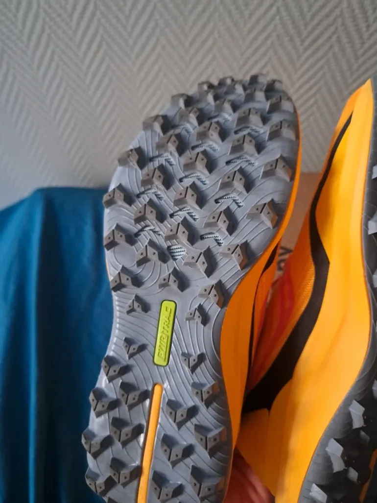 Used Saucony Peregrine 12 bike — image 14 of 15