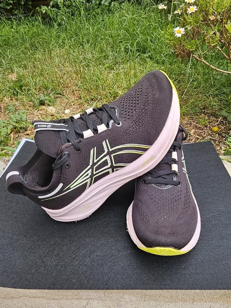 Used Asics Gel Nimbus 26 bike — image 2 of 4