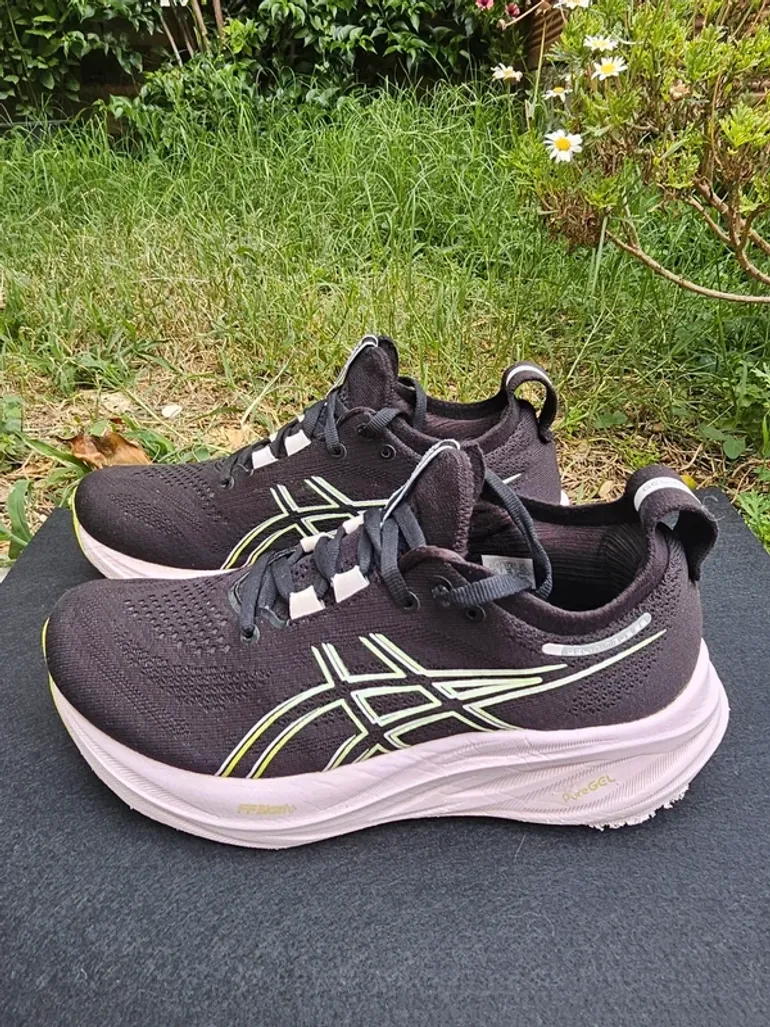 Used Asics Gel Nimbus 26 bike — image 1 of 4