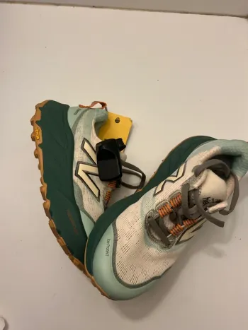 Used New Balance Hierro v9 bike — image 12 of 12