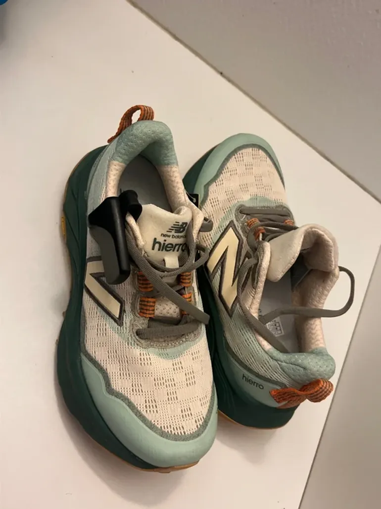 Used New Balance Hierro v9 bike — image 9 of 12