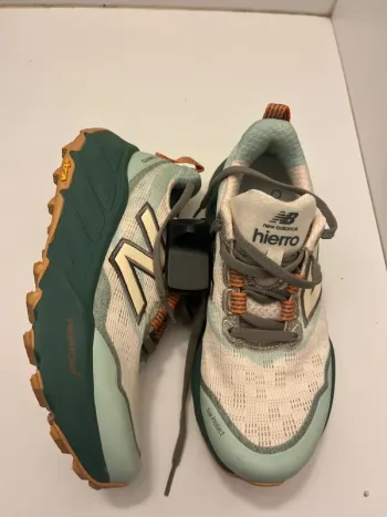Used New Balance Hierro v9 bike — image 2 of 12