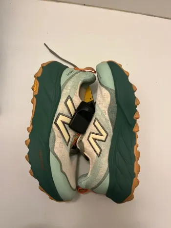 Used New Balance Hierro v9 bike — image 6 of 12