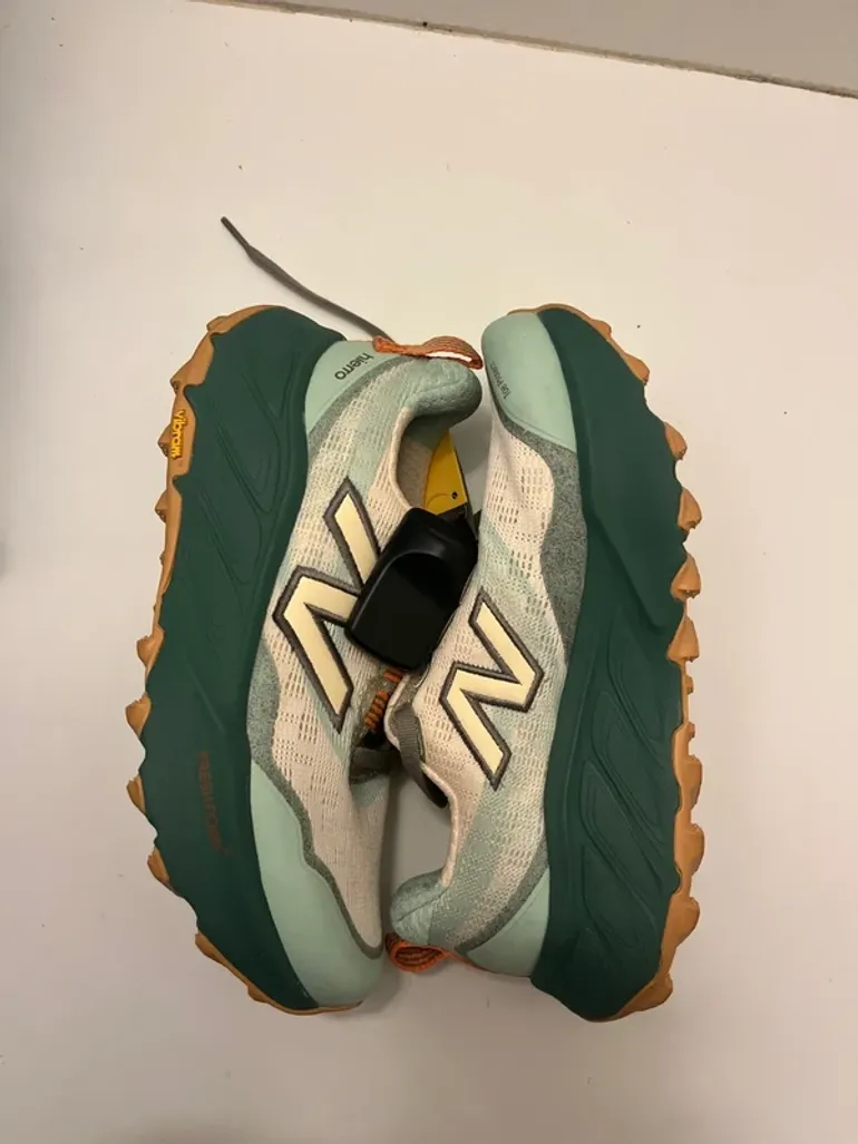Used New Balance Hierro v9 bike — image 6 of 12