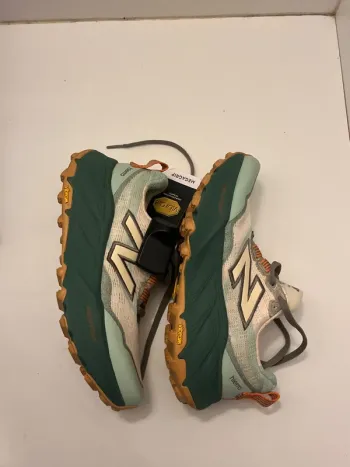 Used New Balance Hierro v9 bike — image 10 of 12