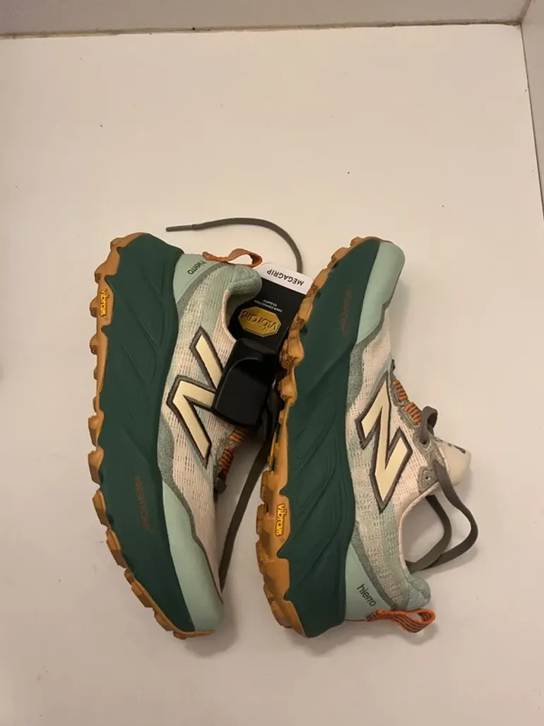 Used New Balance Hierro v9 bike — image 10 of 12