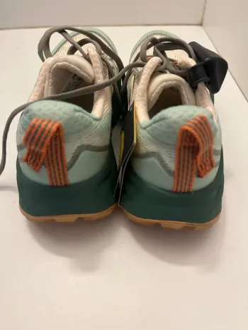 Used New Balance Hierro v9 bike — image 5 of 12