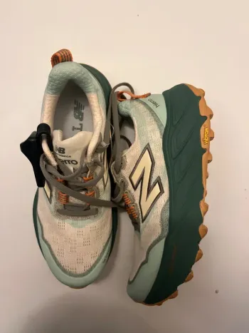Used New Balance Hierro v9 bike — image 3 of 12