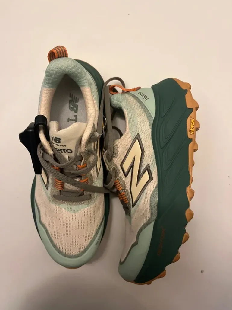 Used New Balance Hierro v9 bike — image 3 of 12