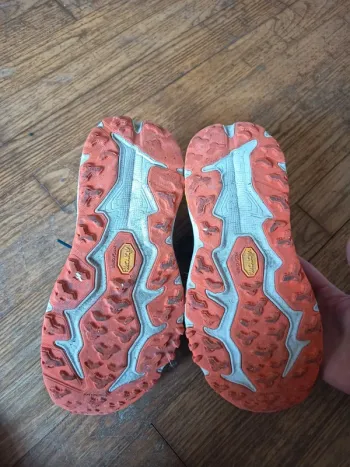 Used Hoka Speedgoat 6 bike — image 3 of 4