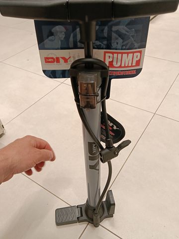 Used A2B Stationary Floor Pump 2026 bike — image 4 of 5