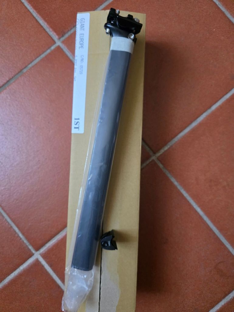 Używany Giant TCR PRO 0 Seatpost 2022 bike — zdjęcie 1 z 8
