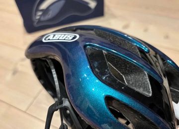 Brugt ABUS Airbreaker Iridescent Helmet bike — billede 6 af 13