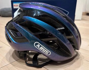 Używany ABUS Airbreaker Iridescent Helmet bike — zdjęcie 2 z 13
