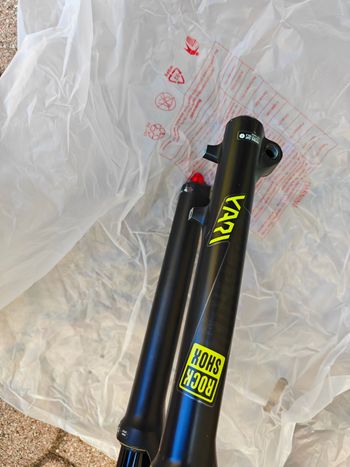 Used RockShox Yari RC 27.5" 160 mm bike — image 2 of 4