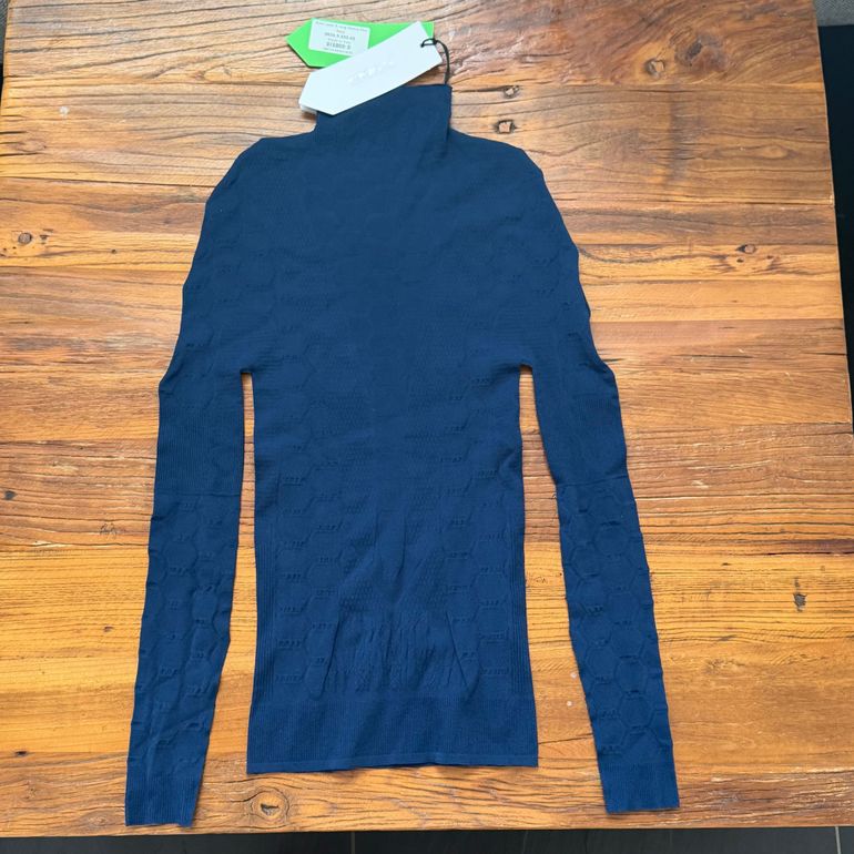 Used Q36.5 Base Layer 4 Long Sleeve Plus Navy XS 2025 bike — image 1 of 2