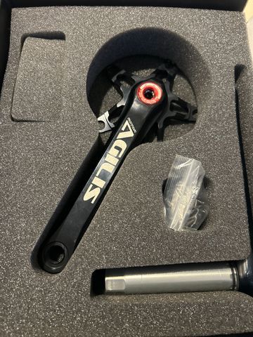 Używany Rotor Agilis Road Crank Drivetrain & Pedals