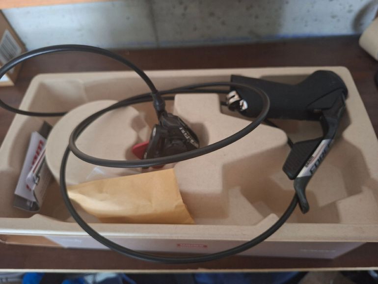 Używany Sram Dx Levers + Force AXS Flat Mount 12v Brake Caliper 2026 bike — zdjęcie 4 z 6