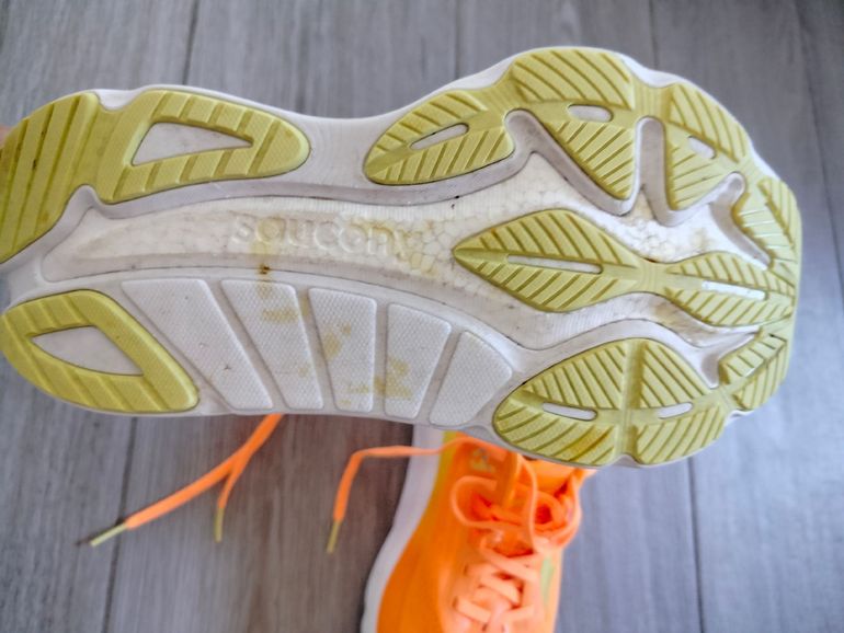 Used Saucony Hurricane 24 bike — image 3 of 4