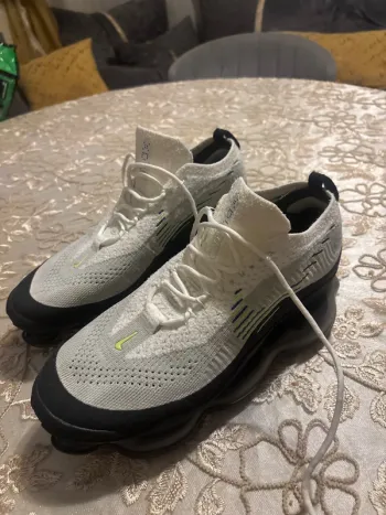 Used Nike Vapormax bike