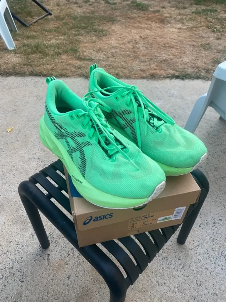 Używany Asics Novablast 5 bike — zdjęcie 1 z 7