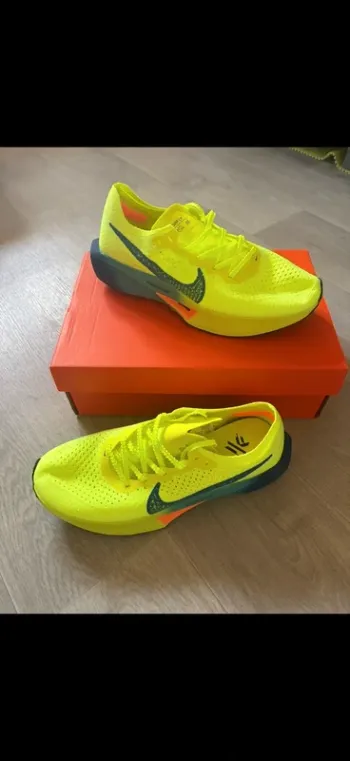 Nike ZoomX Vaporfly Next% 3 bike d'occasion